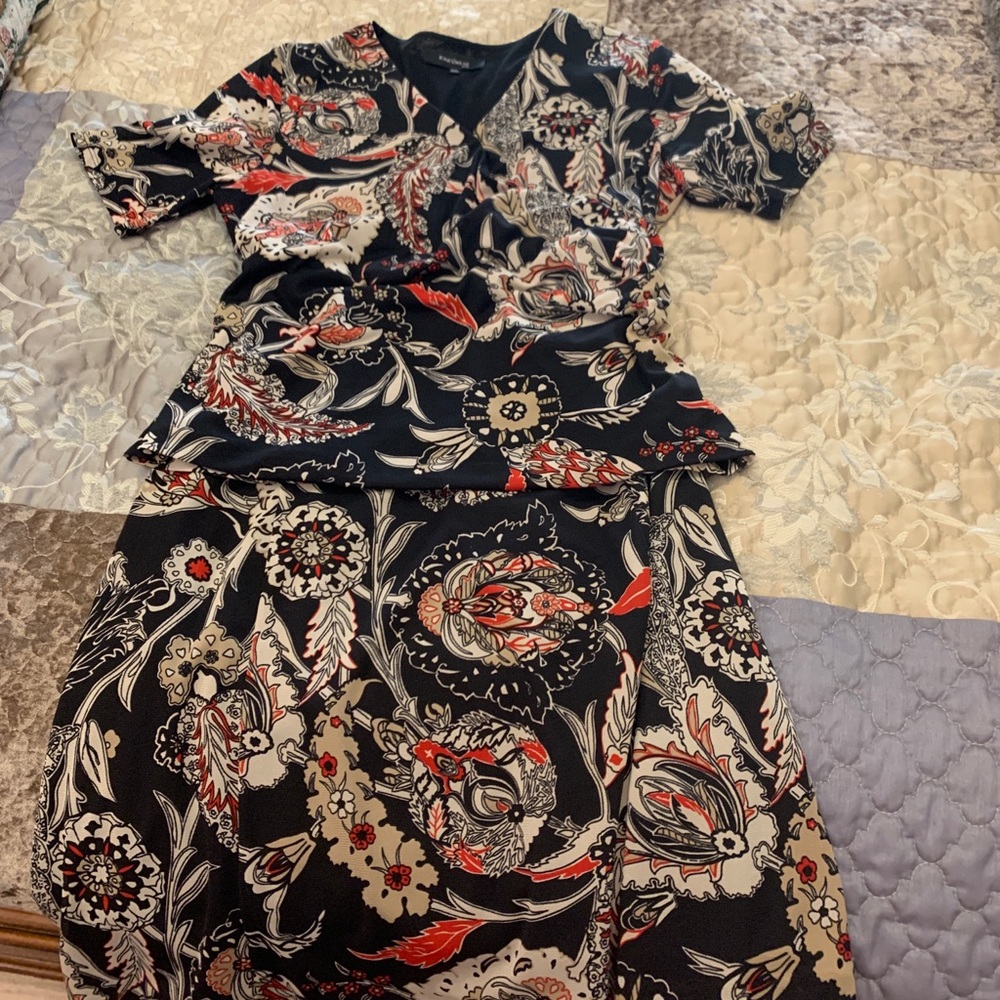 Jones Wear 2 piece skirt set